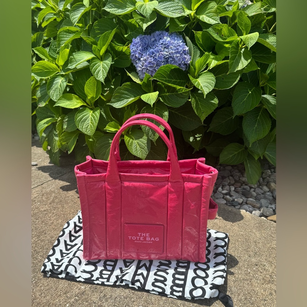 Marc Jacobs medium Pink Glossy Tote with Quilted Design with crossbody strap